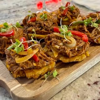 Tostones Rellenos (5) Ropa Vieja
