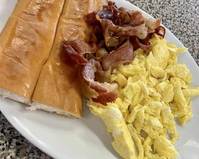 Desayuno Especial with 3 Eggs.