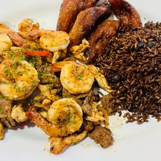 Mar y Tierra ( chicken, shrimp and steak grilled)