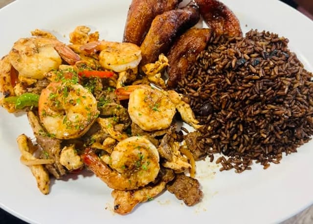 Mar y Tierra ( chicken, shrimp and steak grilled).
