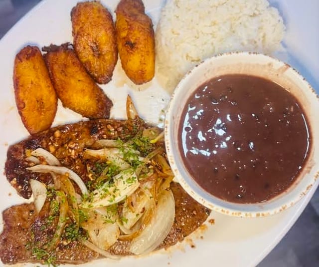 Bistec de Higado Encebollado.