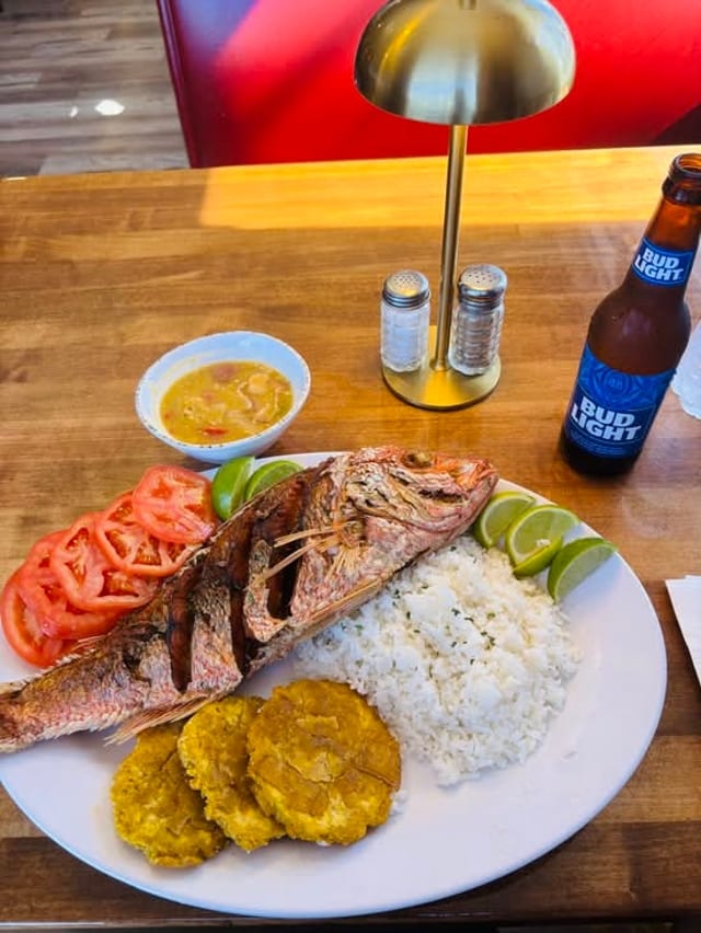 Pargo Frito Entero (Fried red snapper).